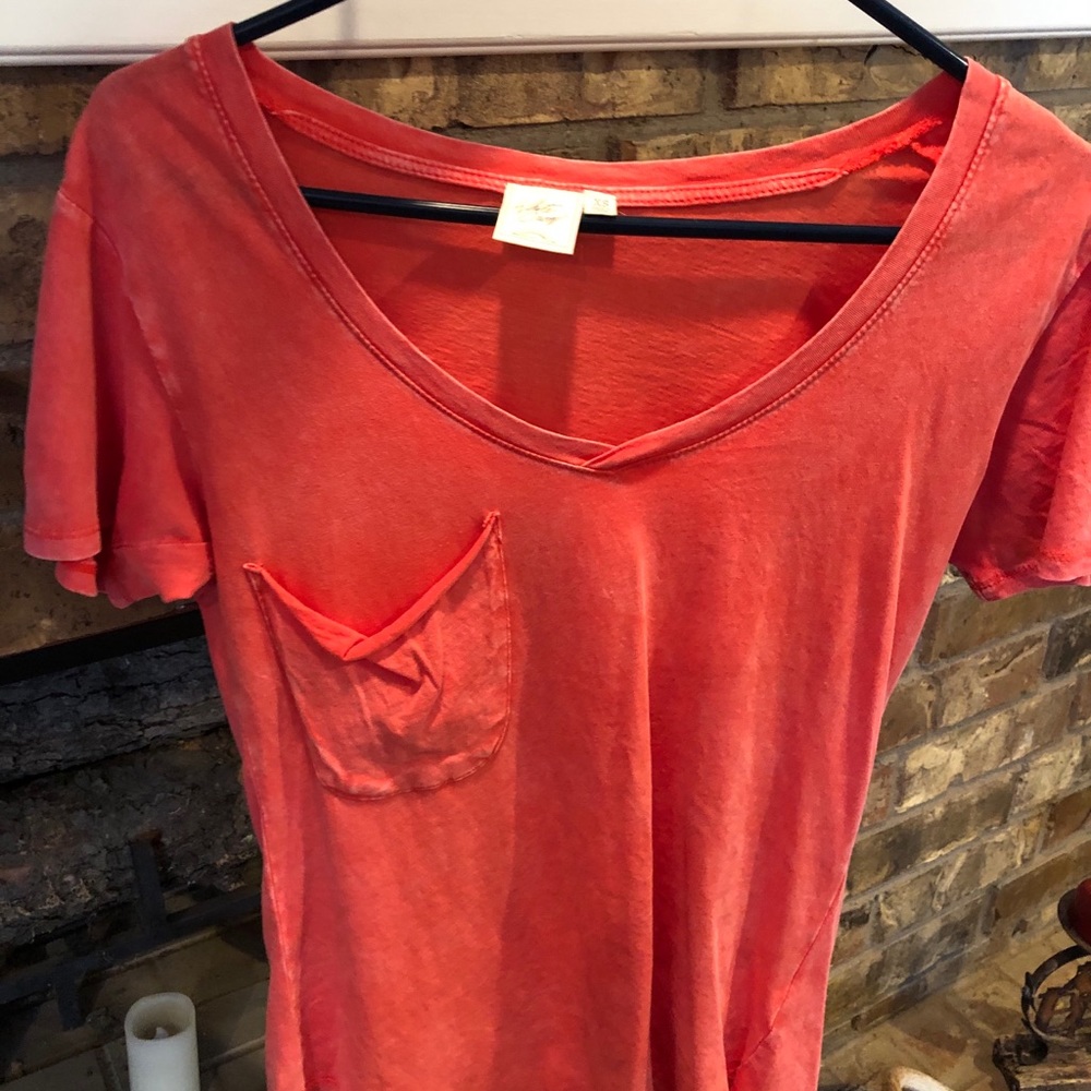 White Crow V-neck shirt, beautiful coral color!
